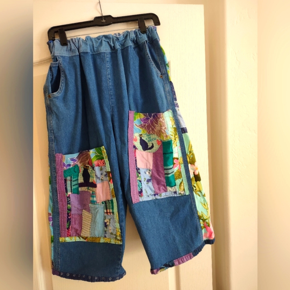 Funky Meow Meow Artsy Wide Leg Capris Sz 8
